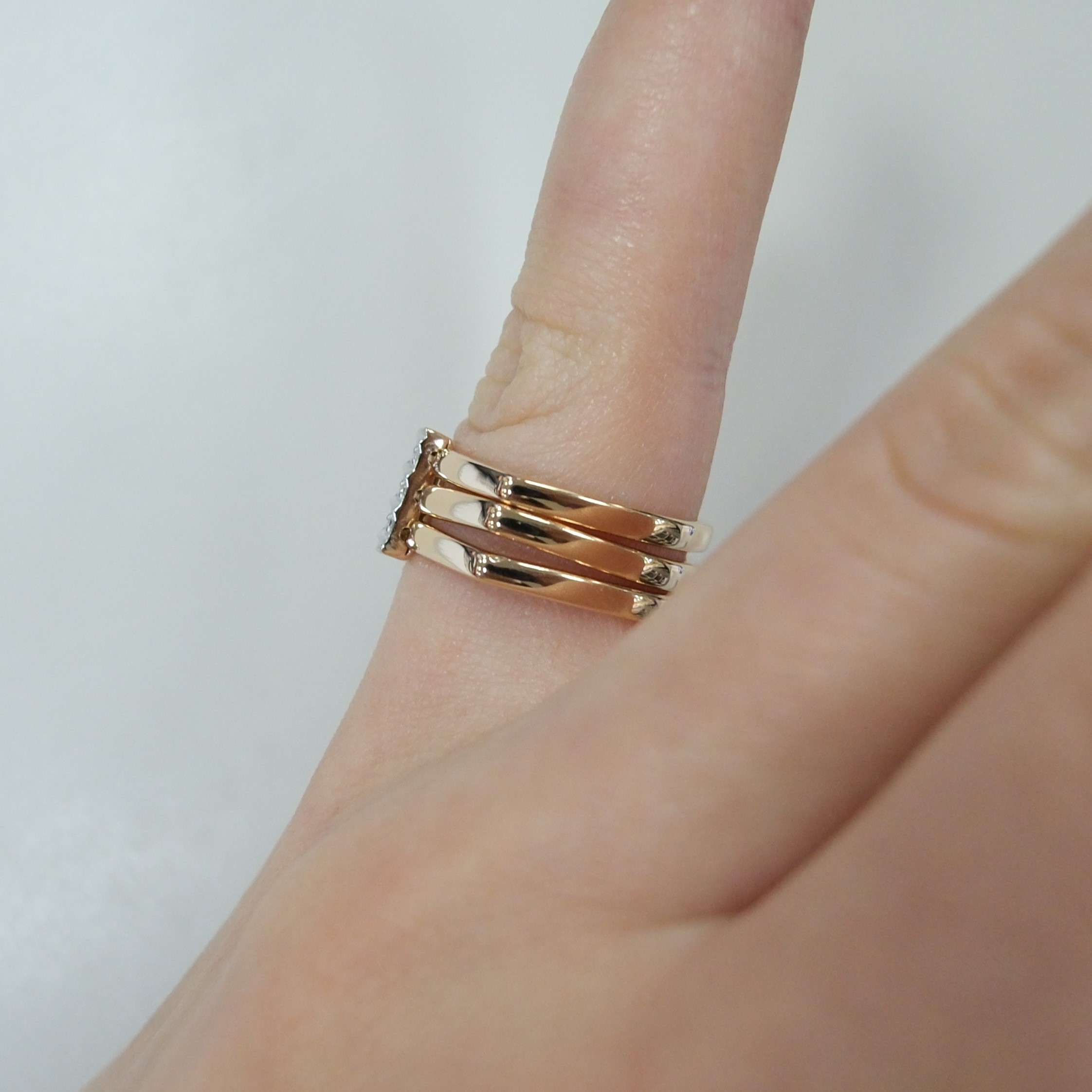 Серебряное кольцо с бриллиантами